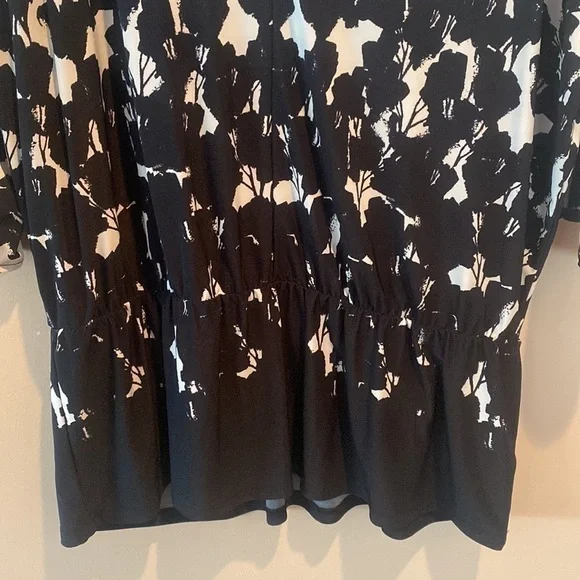 White House black market blouse - Picture 2 of 7